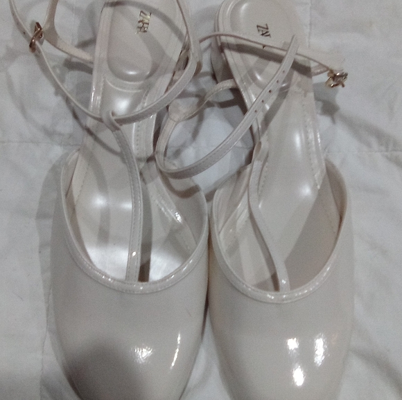 Zara Shoes - Zara Women's Elegant Cream Heels